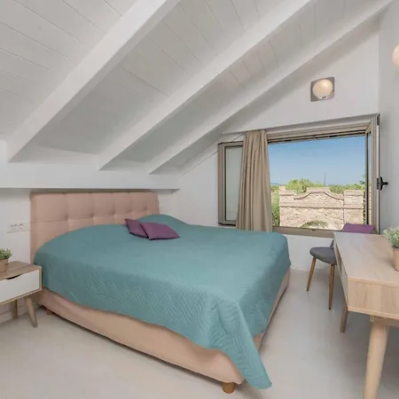 Lefki Sofita Willa *