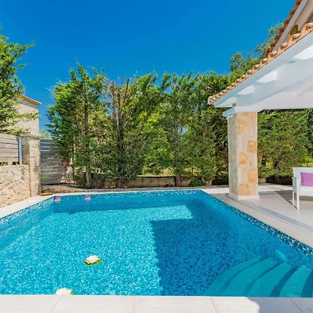 Lefki Sofita Makris Gialos (Zakynthos)